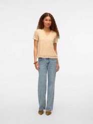 Vero Moda Bluzka w kolorze kremowym rozmiar: M. Brązowe bluzki damskie Vero Moda, m, bez wzorów, bez kołnierzyka, bez ramiączek. Za 57.20 zł.