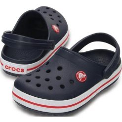 Klapki Crocs Crocband Clog K granatowo-czerwone 204537 485. Czerwone klapki damskie Crocs, bez wzorów, bez obcasa, bez zapięcia. Za 129.00 zł.