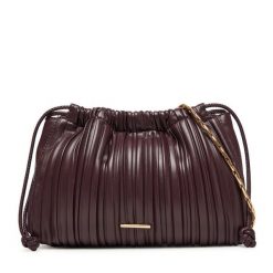 Torebka Calvin Klein. Czerwone torebki wieczorowe damskie Calvin Klein, bez wzorów, bez dodatków. Za 439.99 zł.