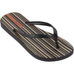 Klapki Ipanema Classica Hap 83539-AR971 czarne. Czarne klapki damskie bez wzorów, z materiału, bez obcasa, bez zapięcia. Za 95.43 zł.