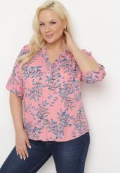 Różowa Bluzka Wiskozowa we Florystyczny Print Zapinana na Guziki Banarda. Czerwone bluzki damskie Born2be, xl, bez wzorów, z wiskozy, bez kołnierzyka, bez ramiączek. Za 39.99 zł.
