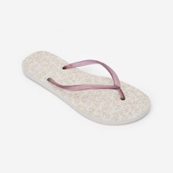 Japonki damskie Decathlon 500 Animal. Białe klapki damskie Decathlon, bez wzorów, bez obcasa, bez zapięcia. Za 39.99 zł.