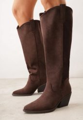 Brązowe Gładkie Kozaki Kowbojki z Imitacji Zamszu na Stożkowym Obcasie Karelia. Brązowe kozaki damskie Born2be, z jeansu, bez obcasa, na obcasie, bez zapięcia. Za 199.99 zł.