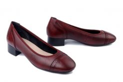 RIEKER 43450-35 red, czółenka damskie. Czerwone czółenka damskie Rieker, bez wzorów, bez obcasa, na obcasie. Za 329.90 zł.