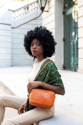 Pomarańczowa skórzana listonoszka damska włoska croco kuferek Beltimore P12. Brązowe kuferki damskie bez wzorów, ze skóry, bez dodatków. Za 134.99 zł.