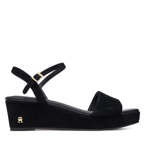 Sandały Tommy Hilfiger. Czarne sandały damskie Tommy Hilfiger, bez wzorów, bez obcasa, na koturnie, bez zapięcia. Za 569.99 zł.