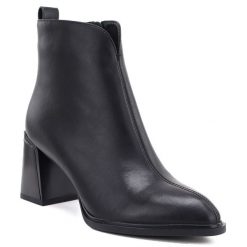 Skórzane botki damskie na obcasie czarne Vinceza 67057. Czarne botki damskie VINCEZA, ze skóry, bez obcasa, na obcasie, bez zapięcia. Za 229.99 zł.