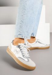 Białe Sneakersy w Stylu Tenisówek z Motywem Kokardy Marvinela. Białe obuwie sportowe damskie Born2be, bez zapięcia, tenisowe. Za 74.99 zł.