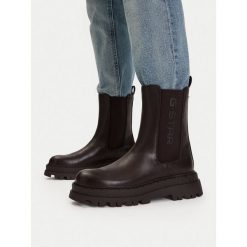 Sztyblety G-Star. Brązowe botki damskie G-Star, retro, bez obcasa, na płaskiej podeszwie, bez zapięcia. Za 269.99 zł.