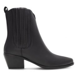 Botki Lasocki. Czarne botki damskie Lasocki, bez obcasa, na słupku, bez zapięcia. Za 139.99 zł.