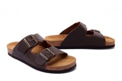 DR. BRINKMANN 600390-2 marron, klapki damskie. Brązowe klapki damskie Dr. Brinkmann, bez wzorów, ze skóry, bez obcasa, bez zapięcia. Za 284.90 zł.