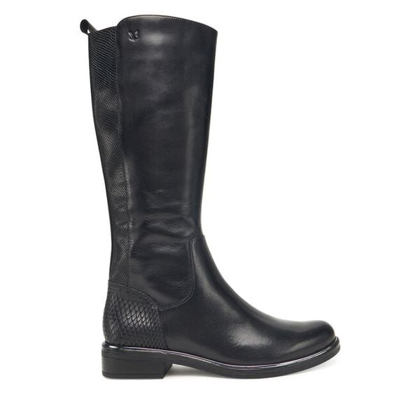 Oficerki Caprice. Czarne kozaki damskie Caprice, bez obcasa, na płaskiej podeszwie, bez zapięcia. Za 589.99 zł.