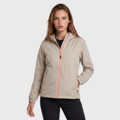 Kurtka trekkingowa damska Softshell AULP DUFFY rozpinana z kapturem turystyczna. Brązowe kurtki sportowe damskie Aulp, bez wzorów, ze skóry, z kapturem. Za 229.99 zł.
