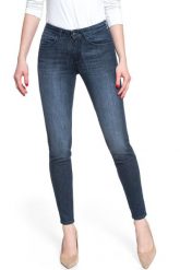 WRANGLER SKINNY TINGY BLUE W28KHV32P 112128277. Niebieskie rurki damskie Wrangler, bez wzorów, z jeansu. W wyprzedaży za 89.99 zł.