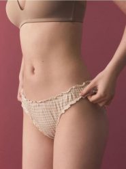 Majtki typu figi 3 pack - kremowy. Białe figi Reserved, bez wzorów. W wyprzedaży za 35.99 zł.