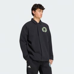 KURTKA MERCEDES - AMG PETRONAS FORMULA 1 TEAM LIGHTS ON. Czarne kurtki damskie Adidas, s, bez wzorów, z materiału, bez kaptura. Za 599.00 zł.