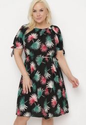 Czarna Trapezowa Sukienka z Bawełny w Stylu Hiszpanki z Krótkim Rękawem i Ozdobnym Wiązaniem Grianne. Czarne sukienki damskie Born2be, bez wzorów, z bawełny, eleganckie, bez ramiączek. Za 59.99 zł.