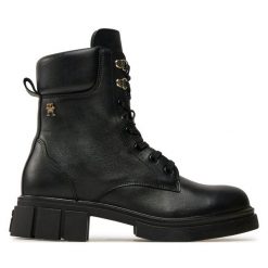 Trapery Tommy Hilfiger. Czarne trapery damskie Tommy Hilfiger, bez zapięcia. Za 409.99 zł.