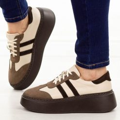 Beżowe skórzane sneakersy damskie Deoni D632. Brązowe obuwie sportowe damskie Deoni, na jesień, z jeansu, bez zapięcia. Za 429.00 zł.