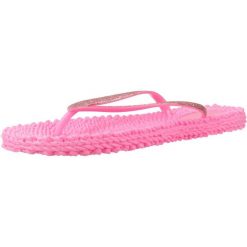 Sandały ILSE JACOBSEN CHEERFUL01 Rose. Czerwone sandały damskie Ilse Jacobsen, bez wzorów, z gumy, bez obcasa, bez zapięcia. Za 152.99 zł.