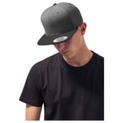 Czapka Flexfit Classique 2-tone. Czarne czapki z daszkiem damskie FLEXFIT, bez wzorów, z materiału. Za 67.65 zł.