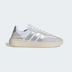 Buty Barreda Decode. Białe obuwie trekkingowe damskie Adidas, ze skóry, bez zapięcia. Za 369.00 zł.