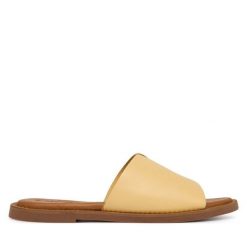 Klapki Tamaris. Żółte klapki damskie Tamaris, bez wzorów, bez obcasa, bez zapięcia. Za 269.99 zł.