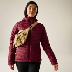 Kurtka pikowana damska Air Lite. Czerwone kurtki damskie Dare 2b, bez wzorów, z poliesteru, bez kaptura. Za 649.99 zł.