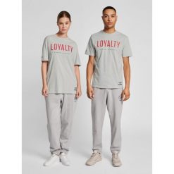 Koszulka Hummel Legacy Loyalty. Szare koszulki damskie Hummel, bez wzorów, bez kołnierzyka, bez ramiączek. Za 132.50 zł.