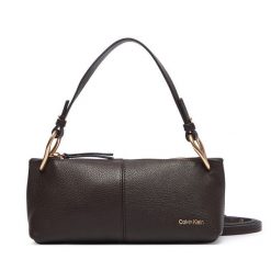 Torebka Calvin Klein. Brązowe torebki klasyczne damskie Calvin Klein, bez dodatków. Za 749.99 zł.