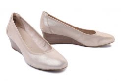 TAMARIS 1-22320-42 179 champagne, czółenka damskie. Brązowe czółenka damskie Tamaris, bez wzorów, bez obcasa, na koturnie. Za 289.90 zł.