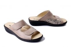 DR. BRINKMANN 700727-08 taupe, klapki damskie. Brązowe klapki damskie Dr. Brinkmann, bez wzorów, ze skóry, bez obcasa, bez zapięcia. Za 279.92 zł.