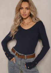 Granatowy Sweter z Wiskozą Ozdobiony Guzikami z Trójkątnym Dekoltem Attecca. Niebieskie swetry klasyczne damskie Renee, na zimę, m, z wiskozy, bez kołnierzyka. Za 84.99 zł.