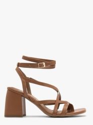 Jasnobrązowe sandały typu japonki na masywnym obcasie. Brązowe klapki damskie Ryłko, bez wzorów, z gumy, bez obcasa, na słupku, bez zapięcia. W wyprzedaży za 199.99 zł.