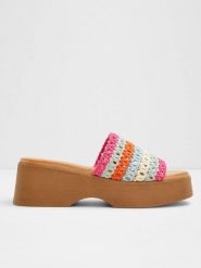 Aldo Klapki ze wzorem rozmiar: 40. Klapki damskie ALDO, bez wzorów, z otwartym noskiem, bez obcasa, na koturnie, bez zapięcia. Za 130.99 zł.