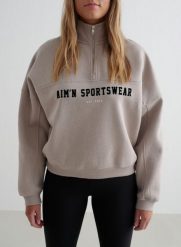 Damska bluza dresowa z półzamkiem, drapana, luźna Varsity ciemna glina. Brązowe bluzy damskie Aim'n, xl, bez wzorów, z bawełny, bez kaptura. Za 339.00 zł.