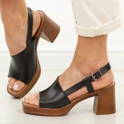 Czarne sandały damskie na słupku Potocki 54324. Czarne sandały damskie POTOCKI, bez wzorów, z materiału, bez obcasa, na platformie, bez zapięcia. Za 169.00 zł.