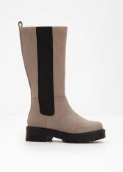 Kozaki. Czarne kozaki damskie bonprix, bez obcasa, bez zapięcia. Za 229.99 zł.