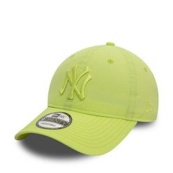 Czapka z daszkiem New Era. Zielone czapki z daszkiem damskie New Era, bez wzorów, z nylonu. Za 109.99 zł.