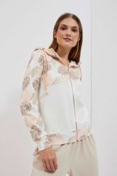 Bluza z kapturem i nadrukiem liści perłowa. Białe bluzy damskie MOODO, xs, bez wzorów, z bawełny, z kapturem. W wyprzedaży za 74.99 zł.