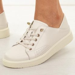 Beżowe skórzane półbuty damskie Vinceza 79590. Brązowe półbuty damskie VINCEZA, na lato, bez wzorów, z jeansu, z okrągłym noskiem, bez obcasa, bez zapięcia. Za 219.00 zł.