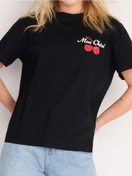 Koszulka z nadrukiem - czarny. Czarne koszulki damskie Sinsay, l, bez wzorów, bez kołnierzyka, bez ramiączek. W wyprzedaży za 14.99 zł.
