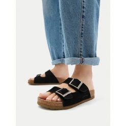 Klapki G-Star. Czarne klapki damskie G-Star, bez wzorów, bez obcasa, bez zapięcia. Za 179.99 zł.
