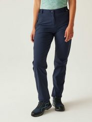 Regatta Spodnie funkcyjne "Travel II" w kolorze granatowym rozmiar: 44. Niebieskie spodnie dresowe damskie Regatta, bez wzorów, z materiału, outdoorowe. Za 170.45 zł.