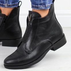 Czarne matowe botki damskie S.Barski 42-119. Czarne botki damskie S.BARSKI, na jesień, z polaru, eleganckie, z okrągłym noskiem, bez obcasa, na obcasie, bez zapięcia. Za 229.00 zł.