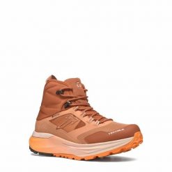 Damskie buty trekkingowe Tecnica Agate S Mid. Brązowe obuwie trekkingowe damskie TECNICA, bez zapięcia. W wyprzedaży za 853.00 zł.