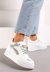 Biało-Srebrne Sneakersy ze Wstawką z Cyrkonii na Ukrytym Koturnie Hricane. Białe obuwie sportowe damskie Renee, bez zapięcia. Za 79.99 zł.