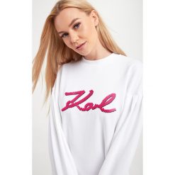 Sukienka dresowa KARL LAGERFELD. Sukienki damskie KARL LAGERFELD, bez wzorów, z dresówki, bez ramiączek. W wyprzedaży za 830.97 zł.