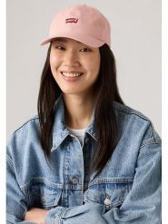 Levi's Czapka w kolorze jasnoróżowym rozmiar: onesize. Różowe czapki z daszkiem damskie Levi's, bez wzorów, z bawełny. Za 91.56 zł.