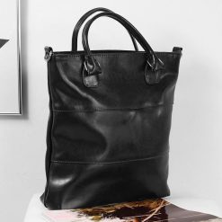 Skórzana torebka DAN-A T393 czarna. Czarne torebki klasyczne damskie DAN-A, ze skóry, bez dodatków. Za 269.99 zł.